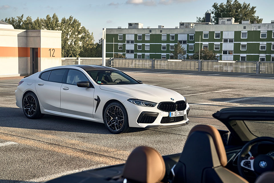 BMW M8 Competition LCI schuin